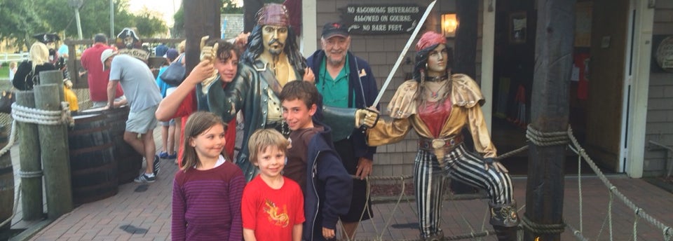 piratecove,piratecaptain pirate"s cove adventure golf