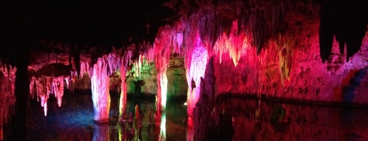 meramec caverns is one of historic route 66.