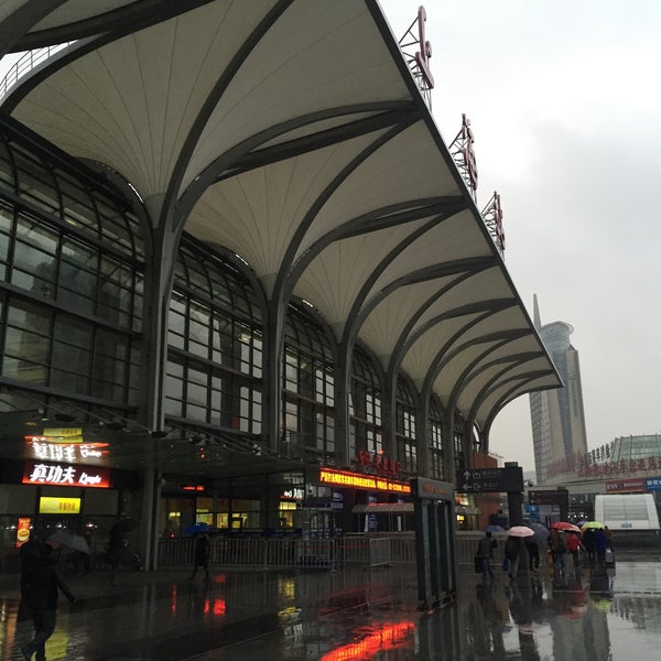上海火车站北广场