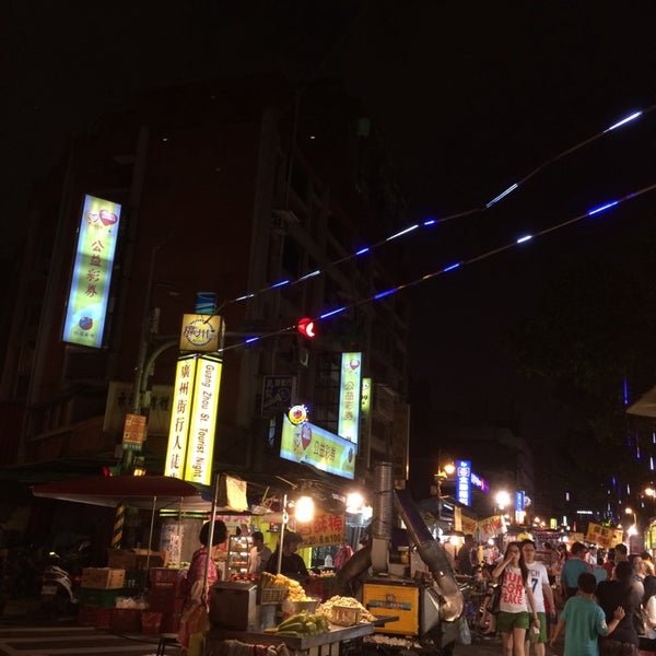 广州街观光夜市