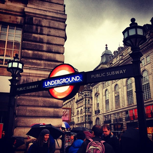 piccadilly circus london underground station