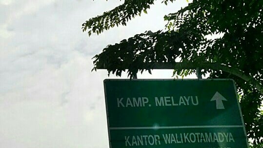Perlintasan kreta cipinang baru