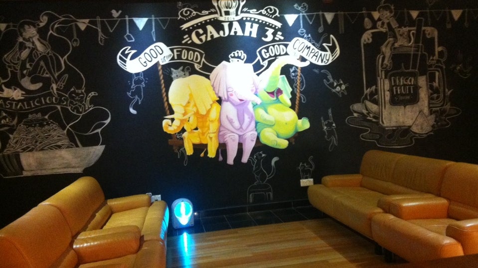 Gajah Tiga Café