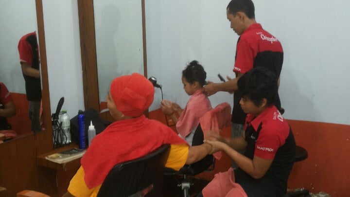 Christoper Salon