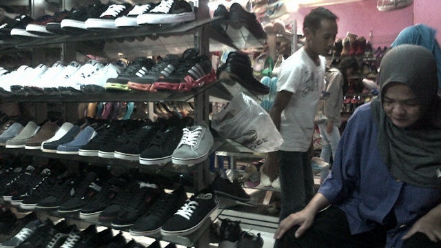 Toko Sepatu Jalan Mataram