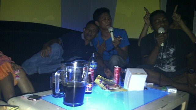 Suka-Suka Karaoke Keluarga