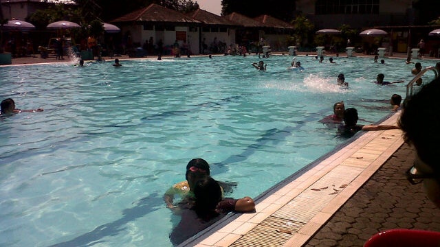 Lapangan Tennis & Kolam Renang Tirta Mas