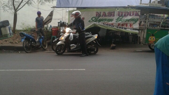 Jajanan Depan AHM Sunter