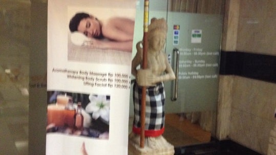 Uluwatu Aromatherapy Foot & Body Massage