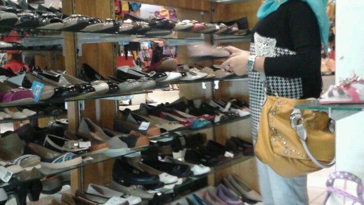 Tiara Departement Store