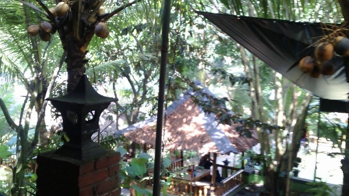 Kampoeng Kalapa (Saung Makan & Pemancingan)