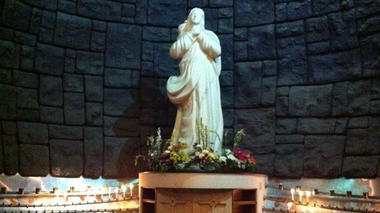 Gereja Katolik Santa Maria Tak Bercela