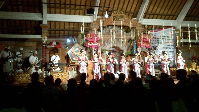 Wantilan Pura Desa Celuk