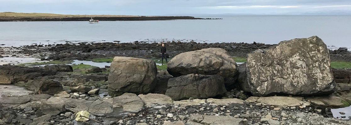 staffin beach dinosaur footprint location