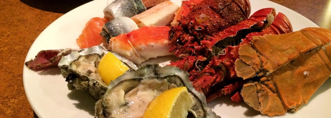 seafood buffet is great here. and their desserts too!