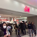 H&M テラスモール湘南店