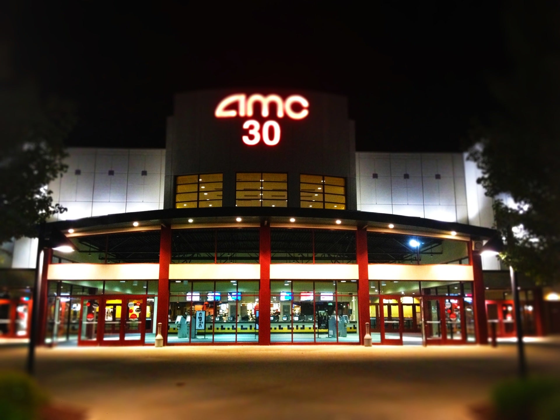 Restaurants Near Amc Forum 30 Best Amc Forum 30 At 44681 Mound Rd Sterling Heights Mi