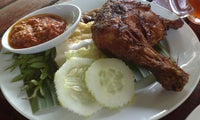 Ayam Penyet Tawakal