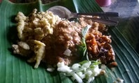 Nasi Pecel Iwak Kali Madiun Bu Elyn