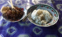 Warung nasi lawar plek