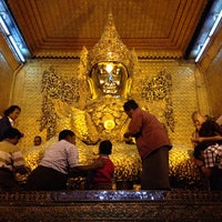 Photo taken at မဟာမုနိဘုရားကြီး Maha Myat Muni Buddha Image by Alejandro G. on 1/10/2014