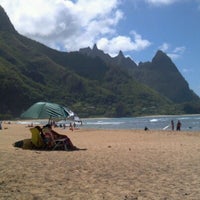 Photo taken at Tunnels Beach by Henry B. on 9/22/2012