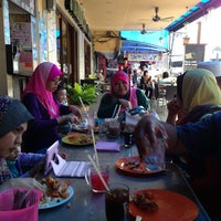 Photo taken at Restoran Sri Brinchang by Kimi L. on 1/27/2013