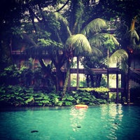 Photo taken at Siloso Beach Resort by Putu Dhiany on 7/14/2013