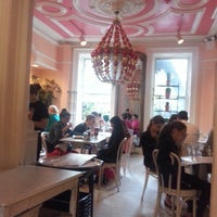 Photo taken at Serendipity 3 by Leo P. on 5/11/2013