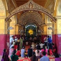 Photo taken at မဟာမုနိဘုရားကြီး Maha Myat Muni Buddha Image by Benjamin 🚀 on 3/3/2013