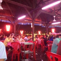 Photo taken at Restoran Todak 旗鱼海番村 by Darmataksiah A. on 7/5/2013