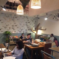 Photo taken at Nuage Café by Jue_Nlc on 5/31/2016