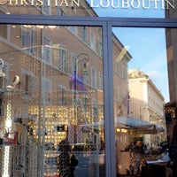 christian louboutin via vincenzo capelli 3 milano italia christian louboutin via vincenzo capelli 3 milano italia