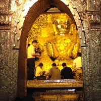 Photo taken at မဟာမုနိဘုရားကြီး Maha Myat Muni Buddha Image by Pornlovely L. on 12/12/2012