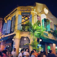 Photo taken at Geographér Café by J Yang L. on 11/17/2012
