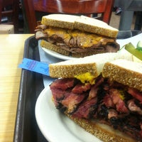 Photo taken at Katz&amp;#39;s Delicatessen by Bernhard Y. on 7/28/2013