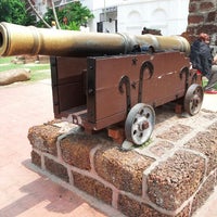 Photo taken at Porta De Santiago (A Famosa Fortress) by Wilson Y. on 5/26/2013