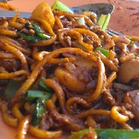 Photo taken at Restoran Sri Brinchang by John D. on 6/30/2013