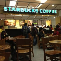 Foto tomada en Starbucks  por CHRISTIAN V. el 7/24/2013