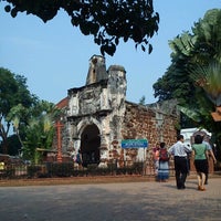 Photo taken at Porta De Santiago (A Famosa Fortress) by Pesawat Terbang on 8/11/2012