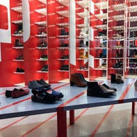 camper shoes head office