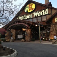 What are some reviews of Bass Pro sporting goods?