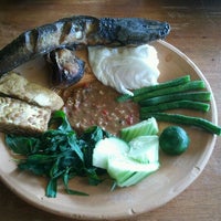Photo taken at Muara Restaurant by Ramzi A. on 2/5/2012
