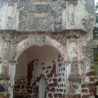 Photo taken at Porta De Santiago (A Famosa Fortress) by Hana K. on 1/18/2013