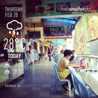 Photo taken at Restoran Sri Brinchang by Pejal R. on 2/28/2013