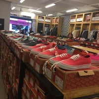 outlet vans