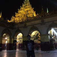 Photo taken at မဟာမုနိဘုရားကြီး Maha Myat Muni Buddha Image by ตู่ on 2/4/2015