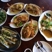 Photo taken at Jade Garden Seafood Corner by JRChan . on 11/26/2014