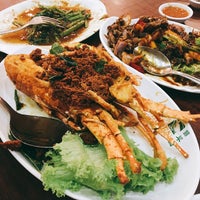 Photo taken at Jade Garden Seafood Corner by Arif E. on 11/11/2017