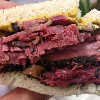 Photo taken at Katz&amp;#39;s Delicatessen by Rodrigo M. on 3/7/2013